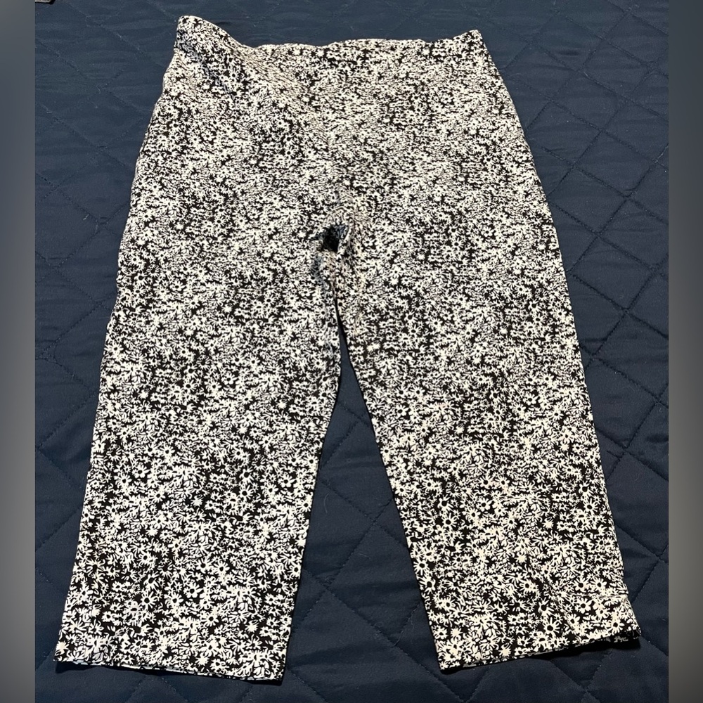 Gorgeous “Soft Works” Black & White Floral Capris.